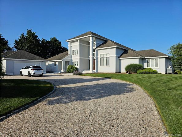 18 Pine Tree Lane, Westhampton NY 11977