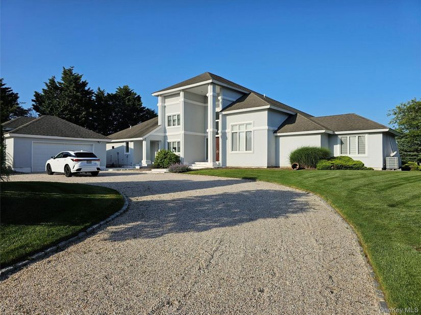 18 Pine Tree Lane, Westhampton NY 11977
