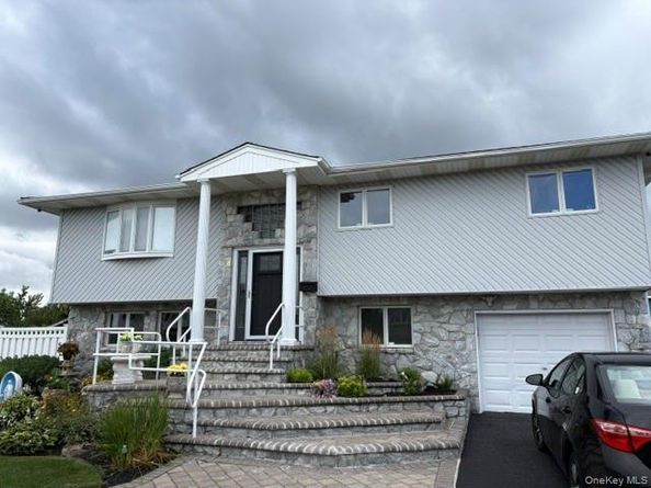 14 Wellbrock Street, Lindenhurst NY 11757