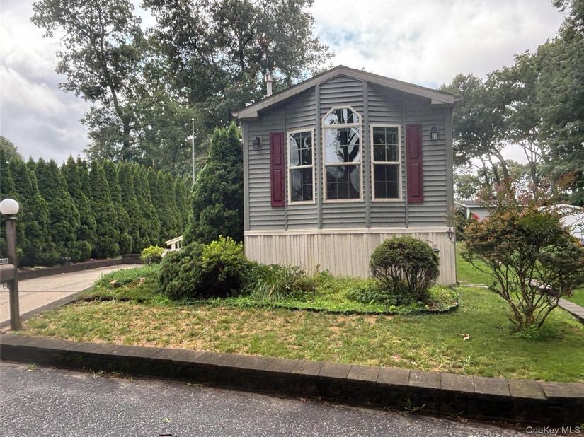 1661 Old Country Road 84, Riverhead NY 11901