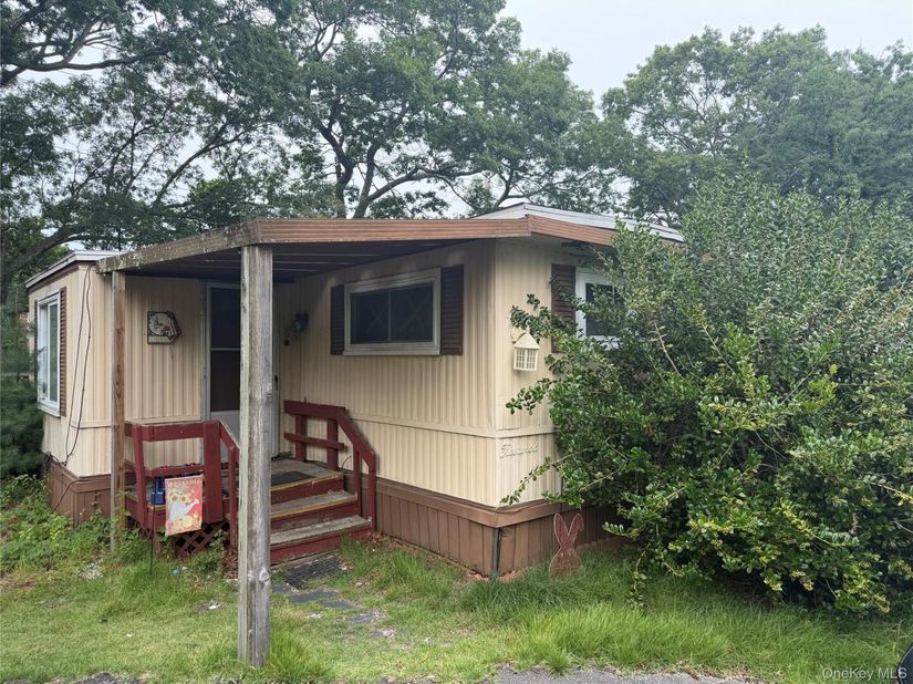 2 Periwinkle Drive, Bohemia NY 11716