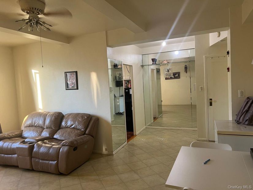 14 Metropolitan Oval 5G, Bronx NY 10462