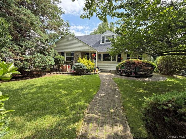 90 Transverse Road, Garden City NY 11530