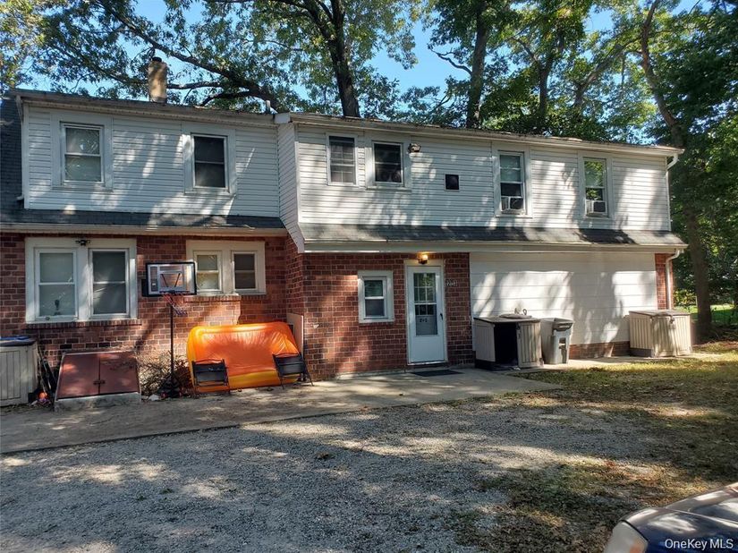 10 Sally Lane, Ridge NY 11961