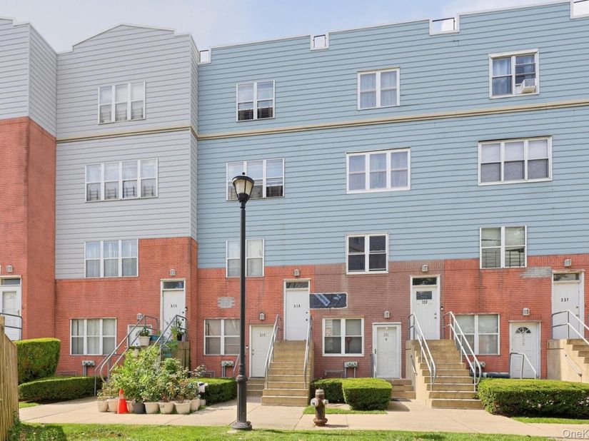 219 Admiral Lane 2219H, Bronx NY 10473