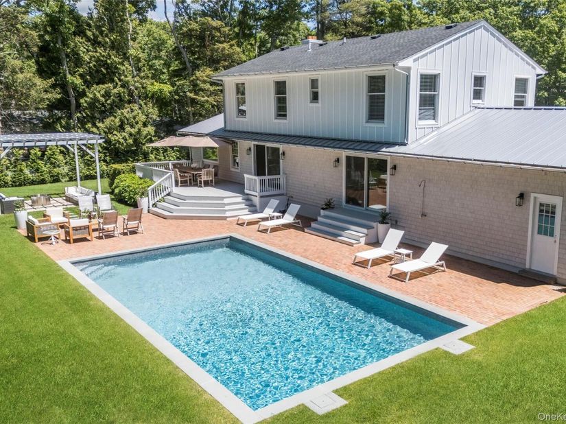 48 Beechwood Drive, Southampton NY 11968