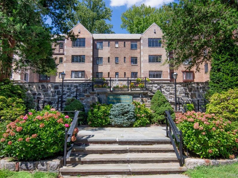915 Wynnewood Road G4, Pelham NY 10803