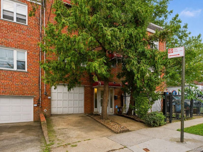 902 E 232nd Street, Bronx NY 10466
