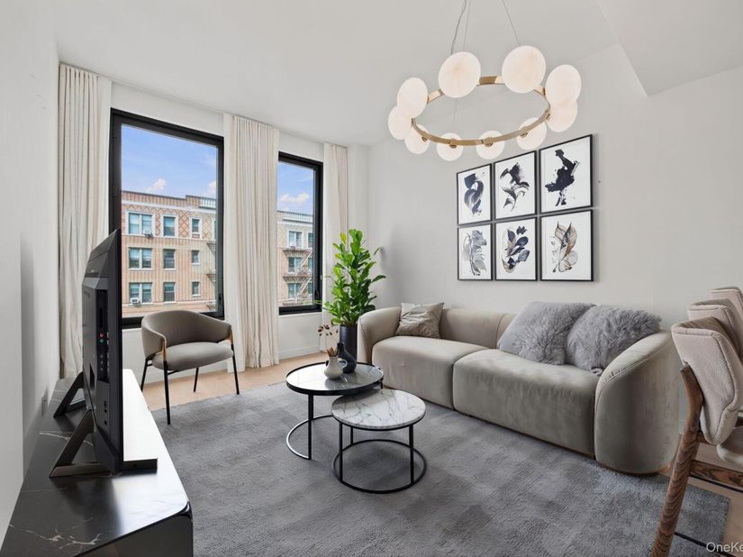 21-21 31st Street 4J, Astoria NY 11105