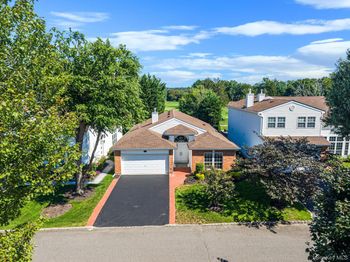 6 Hamlet Drive