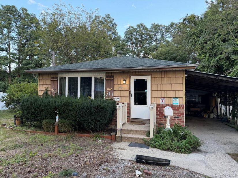 1743 N Thompson Drive, Bay Shore NY 11706