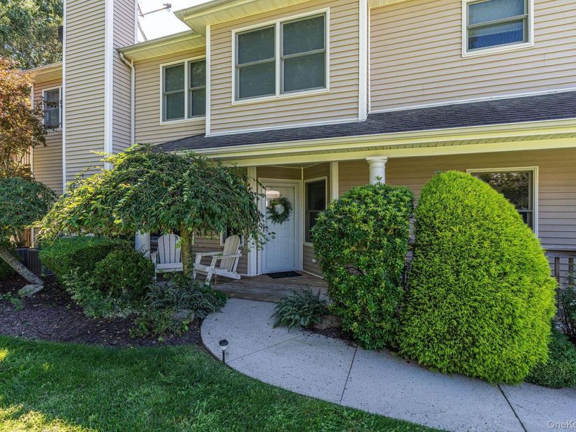 606 Willow Pond Drive 606, Riverhead NY 11901