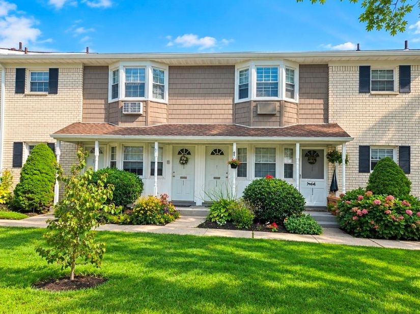 3909 Wilshire Lane 3909, Oakdale NY 11769