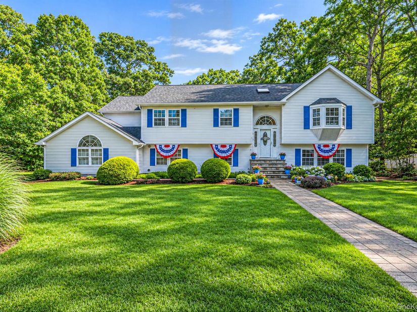 1 Chen Court, Middle Island NY 11953