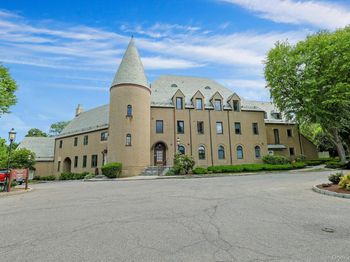 100 Chateau Lane