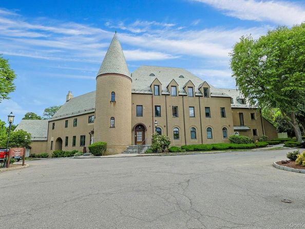 100 Chateau Lane 8, Hawthorne NY 10532