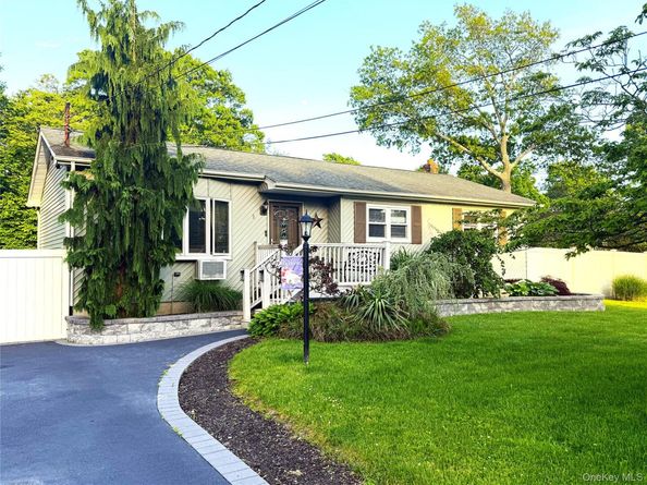 1 Heston Road, Shirley NY 11967