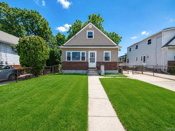 124 Washington Avenue, Valley Stream NY 11580