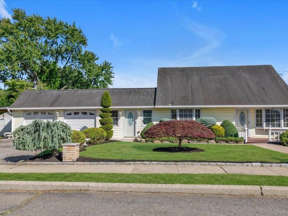 2484 Lindy Road, Westbury NY 11590