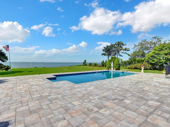 6 Last Lane, Hampton Bays NY 11946