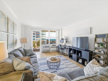 410 E Broadway