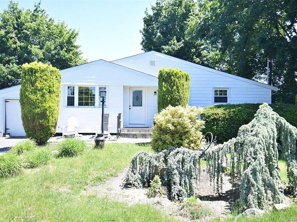235 E 1st Street, Deer Park NY 11729