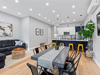 984 Lincoln Place