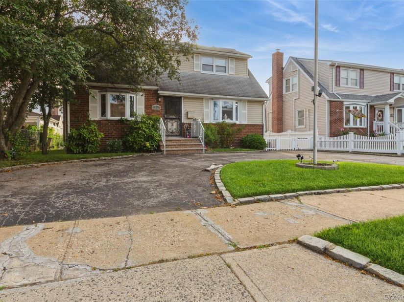 91 Grant Drive E, Valley Stream NY 11580