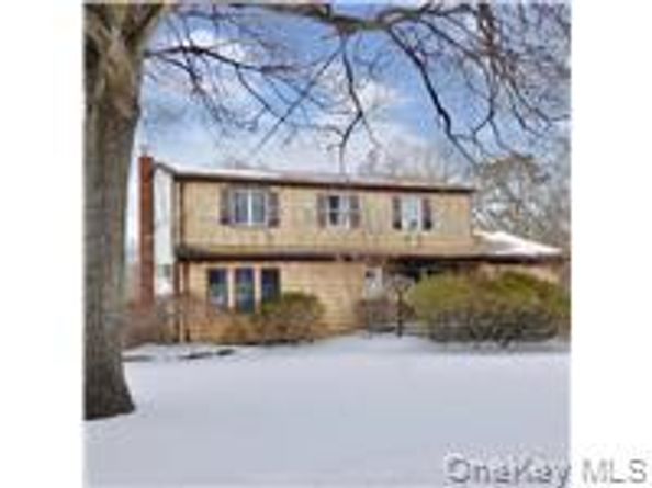 639 5th Street, Ronkonkoma NY 11779