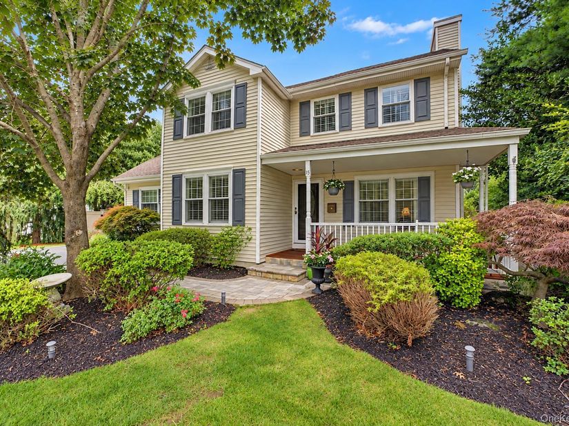 15 Winnecomac Circle, Kings Park NY 11754