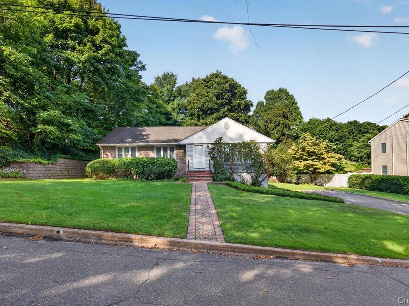31 Francis Terrace, Glen Cove NY 11542
