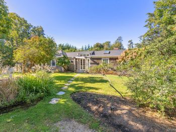 2 Gardiner Drive