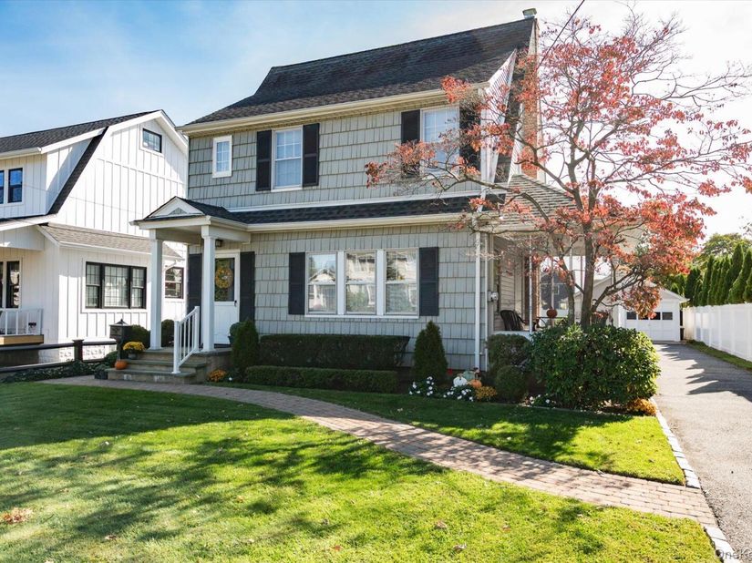 421 Oak Street, Bellmore NY 11710