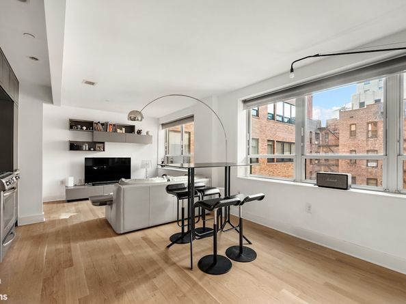 432 West 52nd Street 5B, New York NY 10019