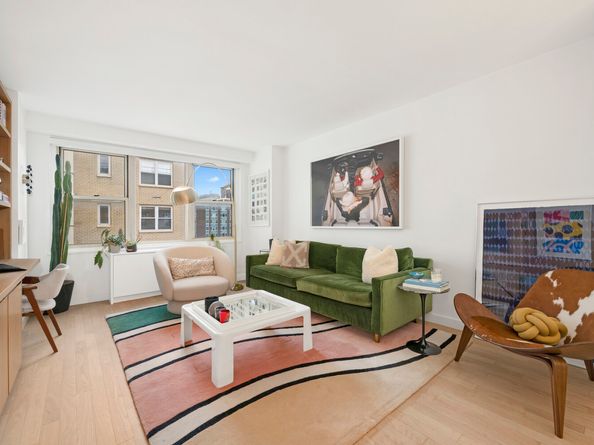 305 East 24th Street 12N, New York NY 10010