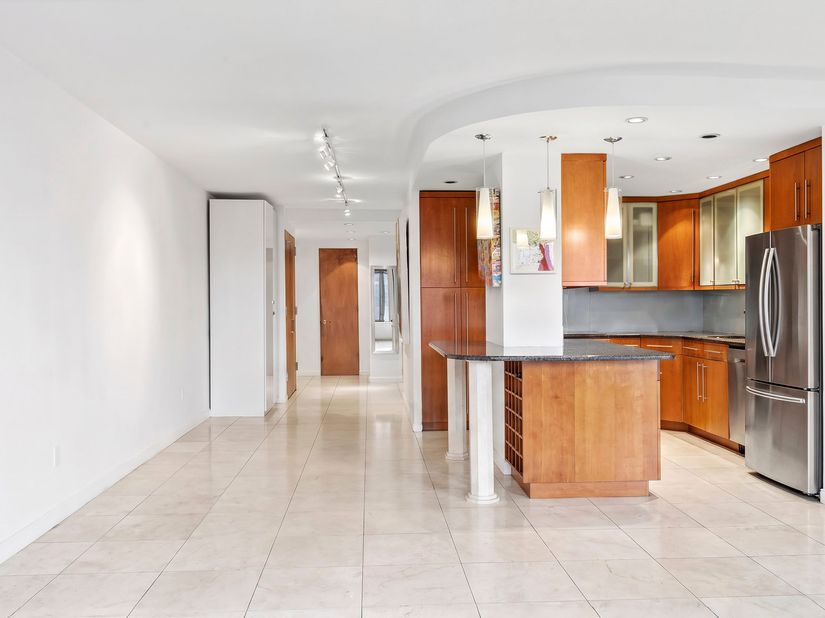 330 East 38th Street 43D, New York NY 10016