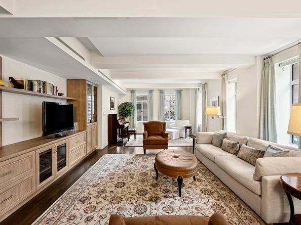 737 Park Avenue 5C, New York NY 10021