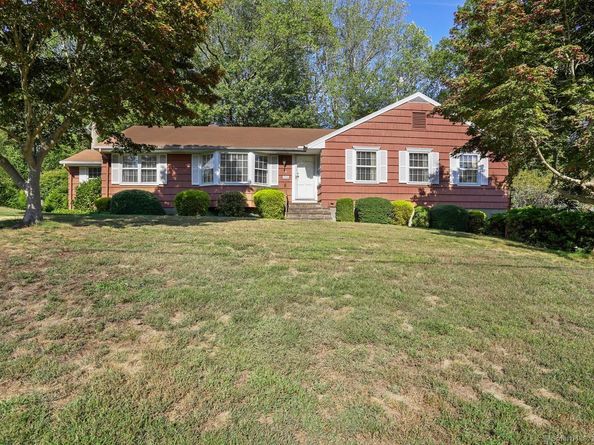 10 Aragon Drive, Trumbull CT 06611