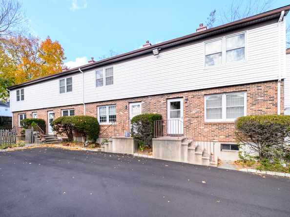 209 Seaside Avenue APT 2, Stamford CT 06902