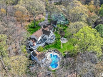 1541 Oenoke Ridge