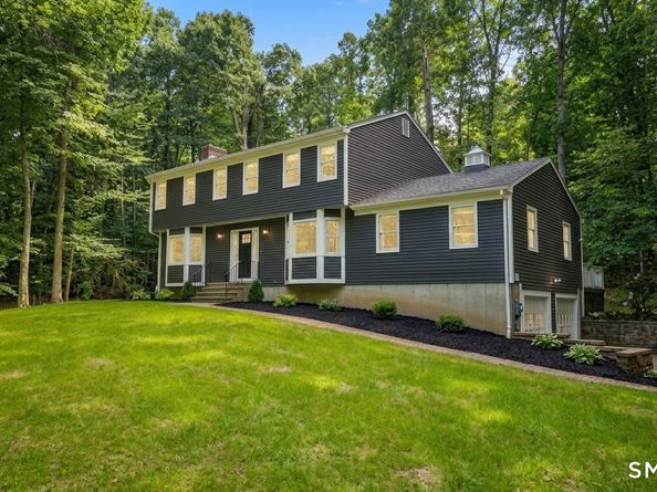 10 Leopard Drive, Newtown CT 06482