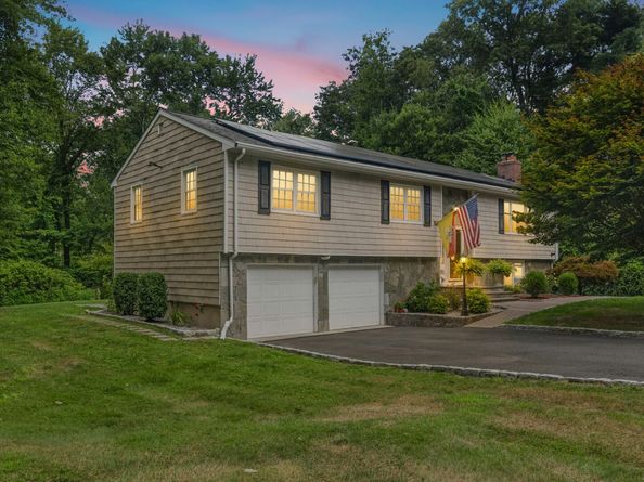 40 Winthrop Place, Monroe CT 06468