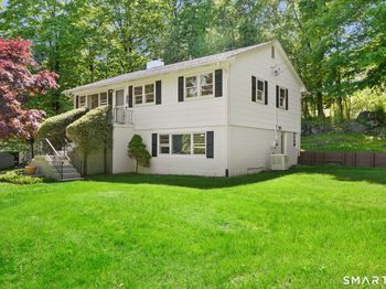 2 Laurel Hill Road S