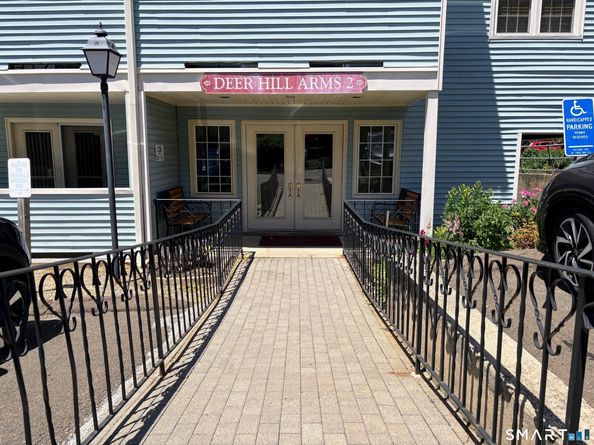 136 Deer Hill Avenue 205, Danbury CT 06810
