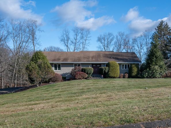 7 Carriage Lane, New Fairfield CT 06812