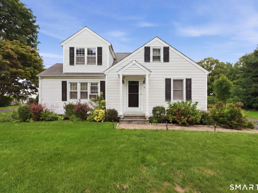 32 Crown Street, Trumbull CT 06611