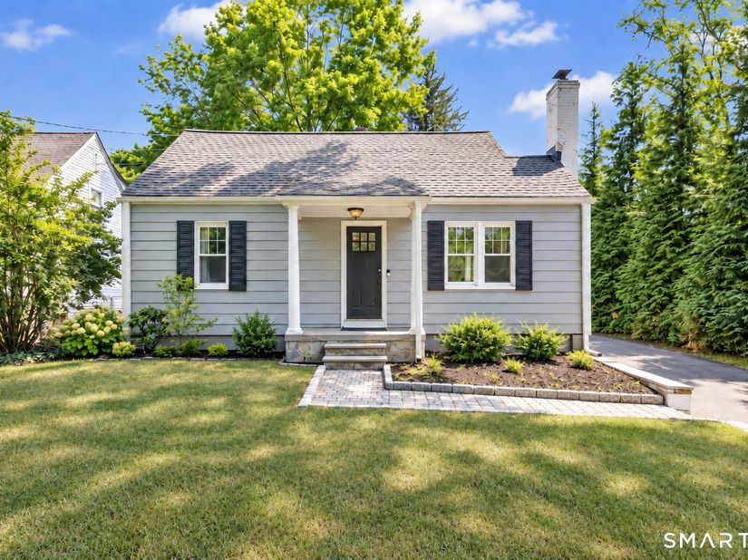 2082 Stratfield Road, Fairfield CT 06825
