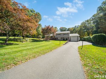 5 Twin Rocks Drive