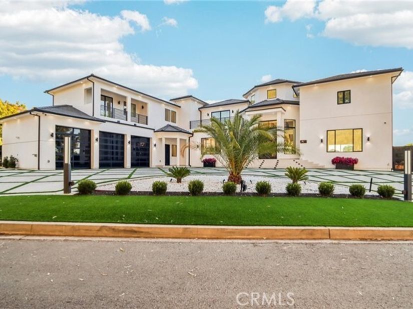 10511 Mary Bell Avenue, Burbank CA 91040