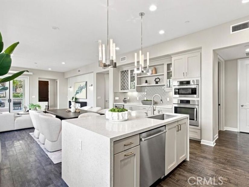 166 Follyhatch, Irvine CA 92618